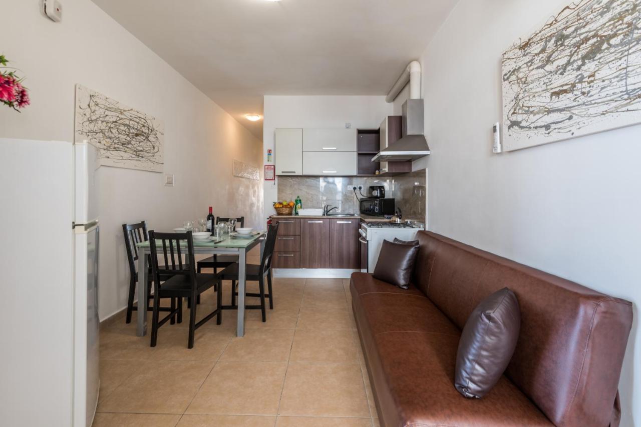 Seashells 2 Bedroom Apartment With Sunny Terrace With Stunning Sea Views - By Getawaysmalta St. Paul's Bay Esterno foto